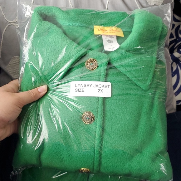 Lynsey Jacket in a Cropped Green Fleece - Picture 5 of 10